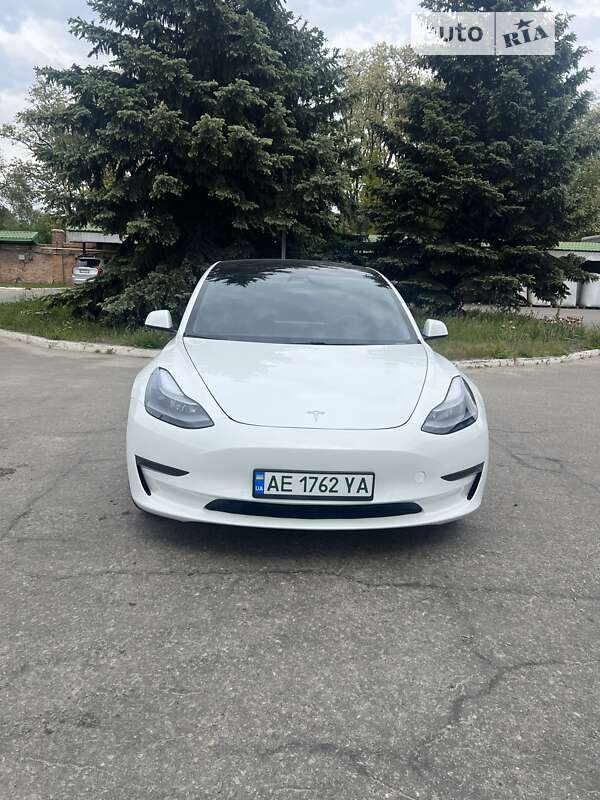 Седан Tesla Model 3 2021 в Дніпрі