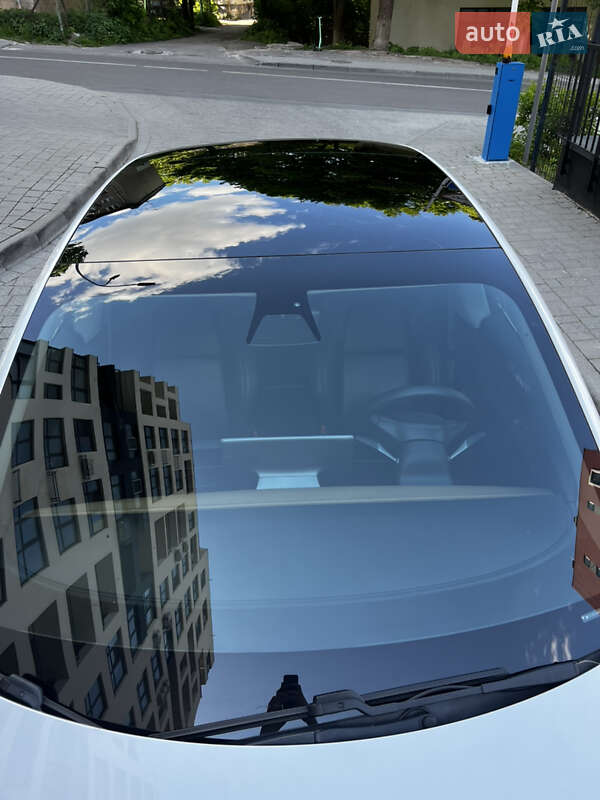 Седан Tesla Model 3 2019 в Львове