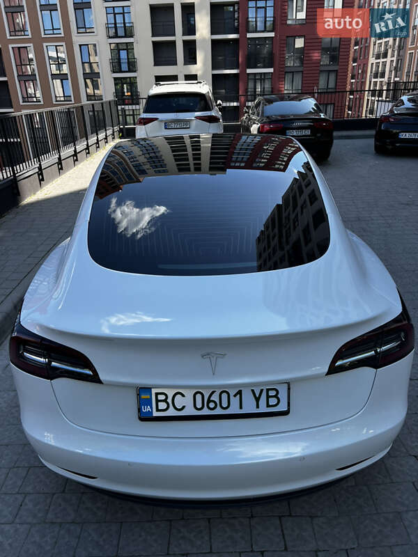 Седан Tesla Model 3 2019 в Львове