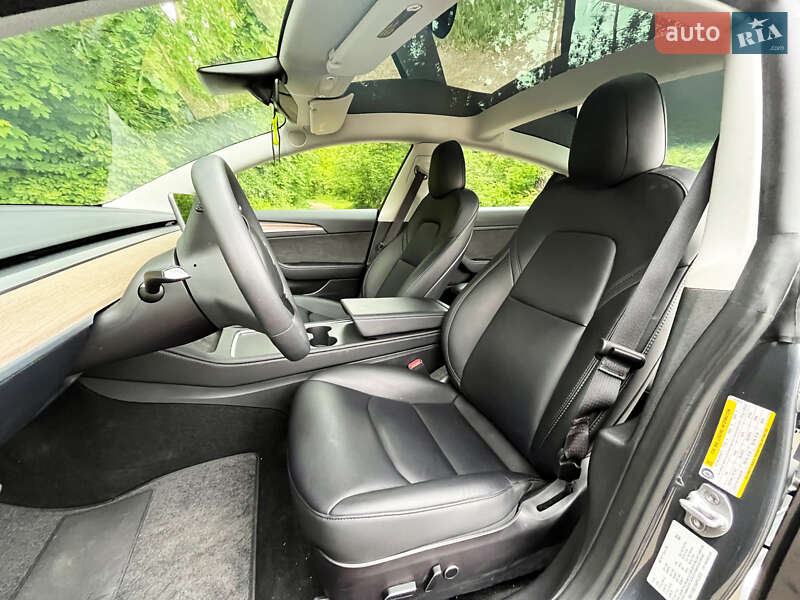 Седан Tesla Model 3 2023 в Киеве