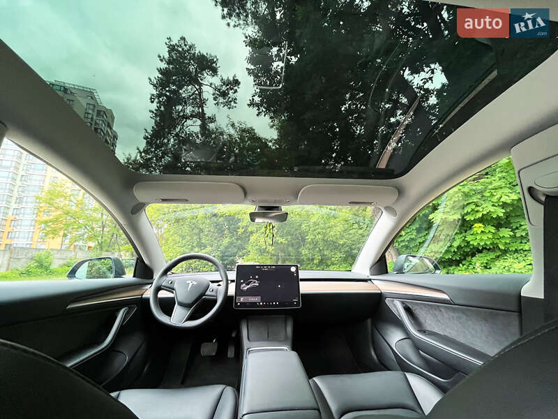Седан Tesla Model 3 2023 в Киеве