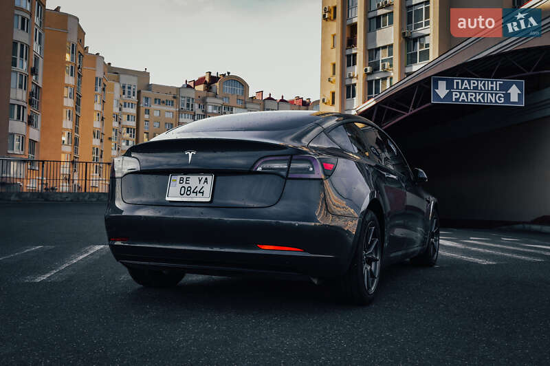 Седан Tesla Model 3 2022 в Николаеве
