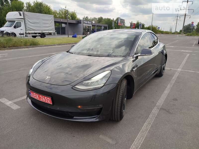 Седан Tesla Model 3 2018 в Ирпене