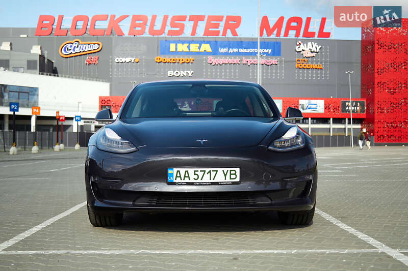 Седан Tesla Model 3 2018 в Киеве