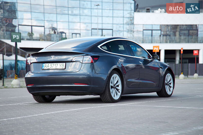 Седан Tesla Model 3 2018 в Киеве