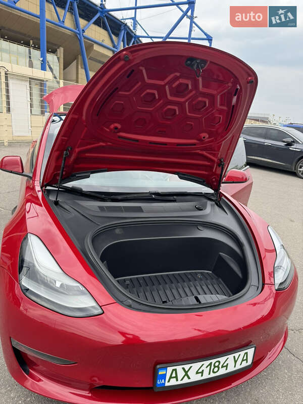 Седан Tesla Model 3 2021 в Харкові