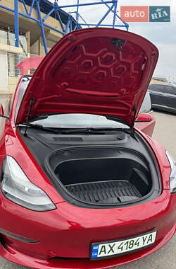 Седан Tesla Model 3 2021 в 