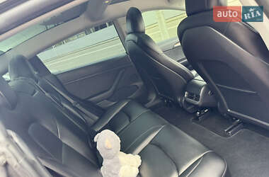 Седан Tesla Model 3 2021 в 