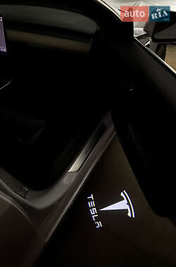 Седан Tesla Model 3 2019 в 
