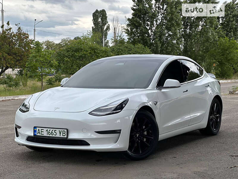 Седан Tesla Model 3 2019 в Дніпрі