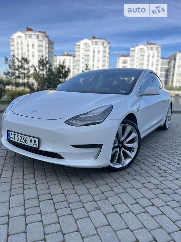 Седан Tesla Model 3 2019 в Ивано-Франковске