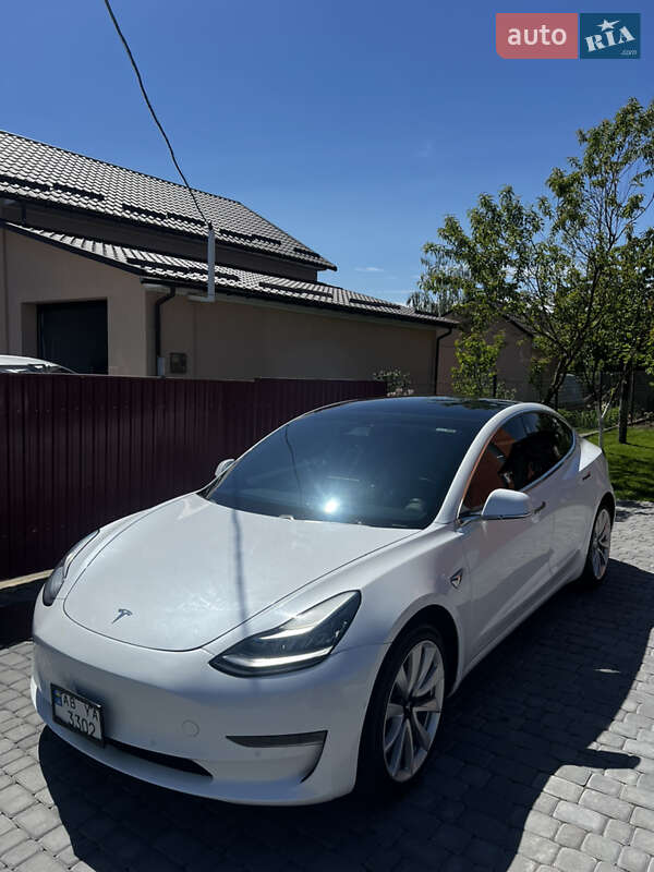 Седан Tesla Model 3 2019 в Вінниці