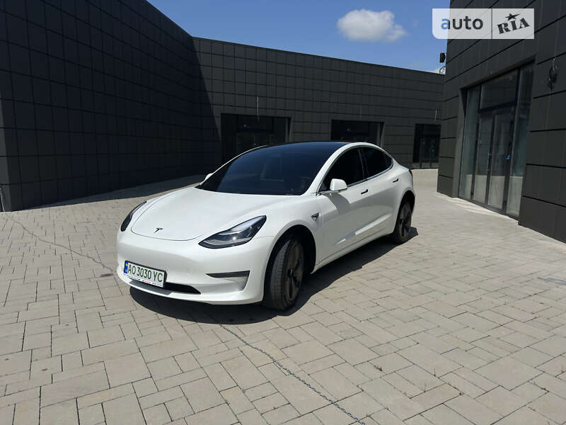 Седан Tesla Model 3 2020 в Тячеве