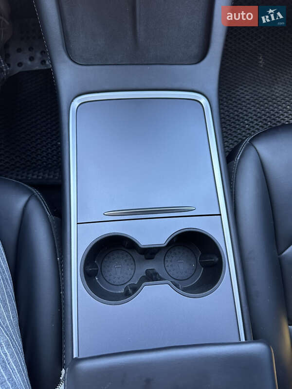 Седан Tesla Model 3 2021 в Одессе