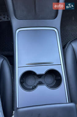 Седан Tesla Model 3 2021 в 