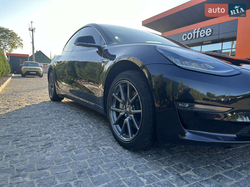 Седан Tesla Model 3 2018 в Коростышеве