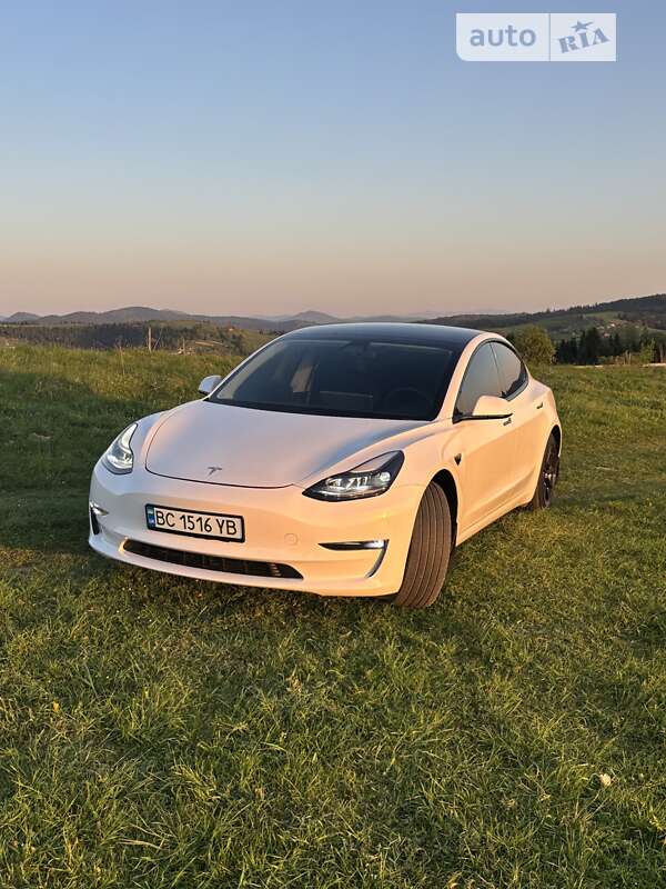 Седан Tesla Model 3 2020 в Турке
