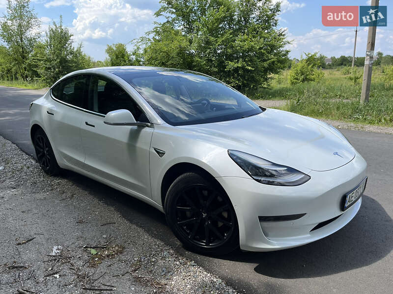 Седан Tesla Model 3 2020 в Новомосковську