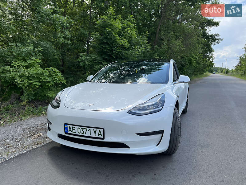 Седан Tesla Model 3 2020 в Новомосковську