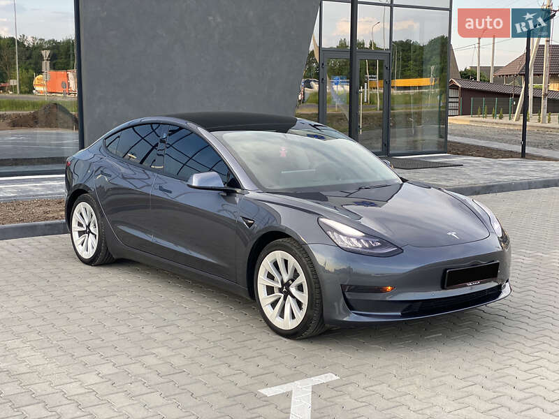 Седан Tesla Model 3 2020 в Луцке