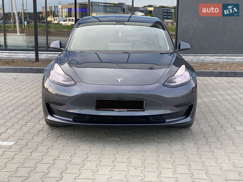 Седан Tesla Model 3 2020 в Луцке