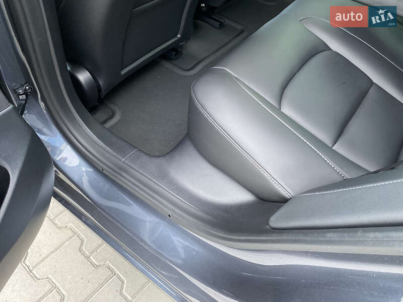 Седан Tesla Model 3 2020 в Луцке