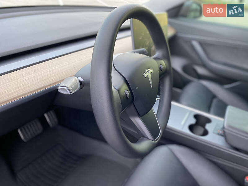 Седан Tesla Model 3 2020 в Луцке