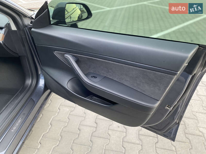 Седан Tesla Model 3 2020 в Луцке