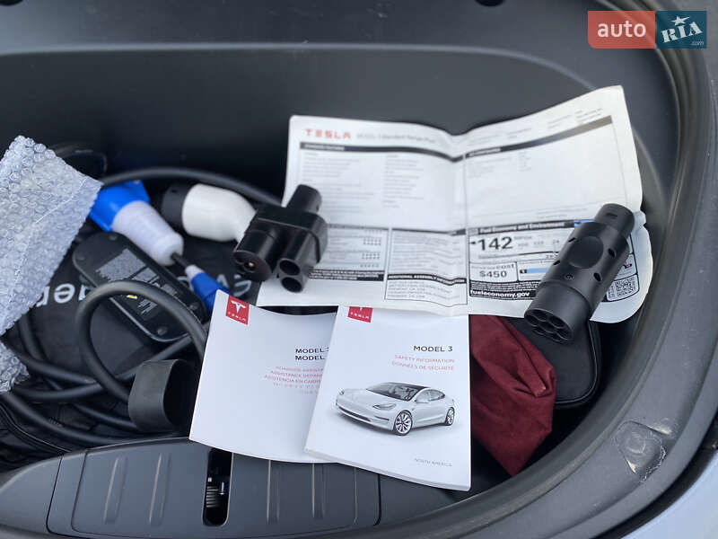Седан Tesla Model 3 2020 в Луцке