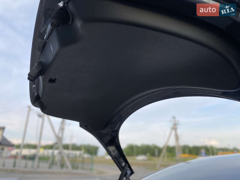 Седан Tesla Model 3 2020 в Луцке