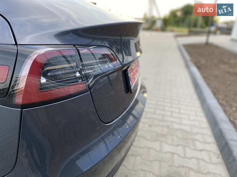 Седан Tesla Model 3 2020 в Луцке