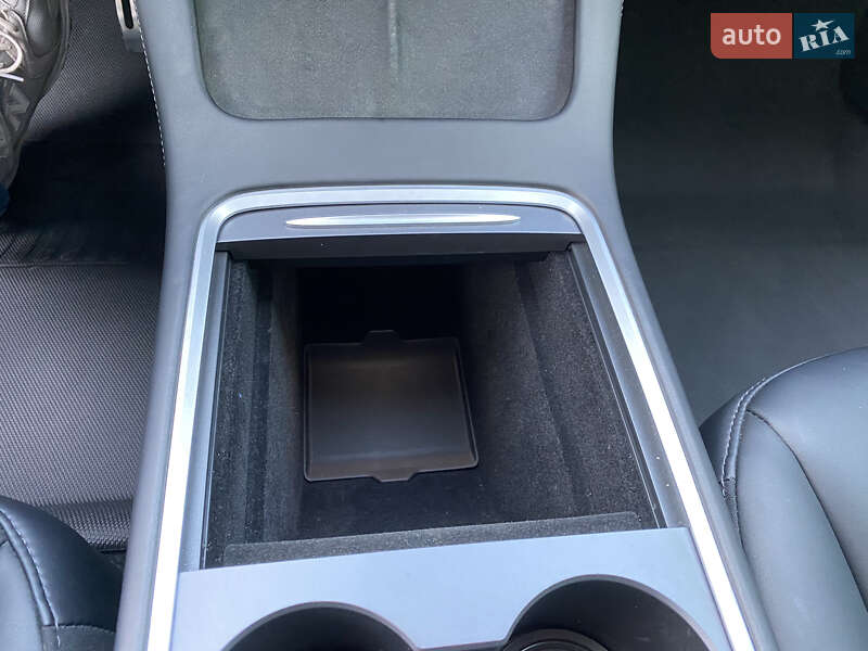 Седан Tesla Model 3 2020 в Луцке