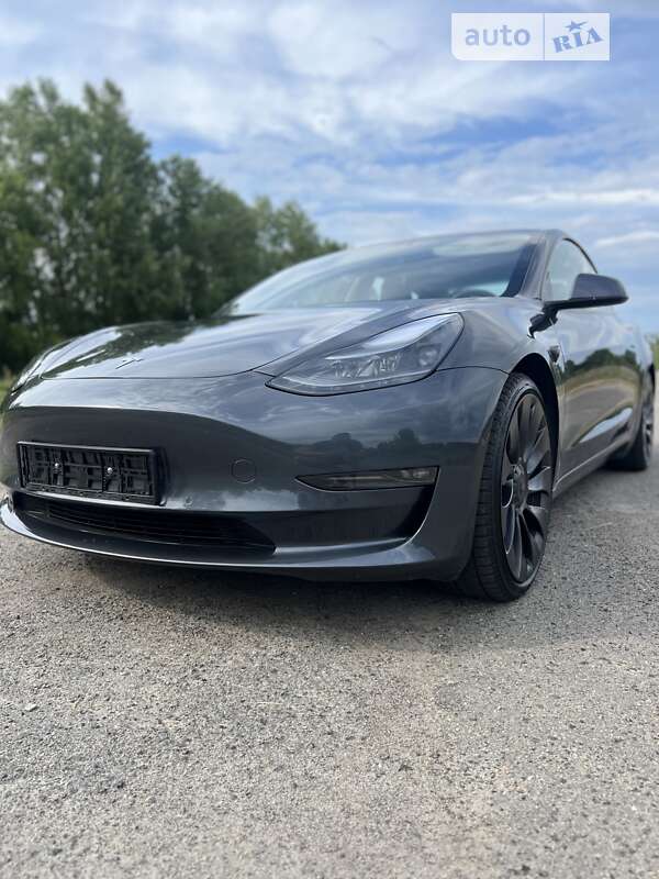 Седан Tesla Model 3 2022 в Полтаві