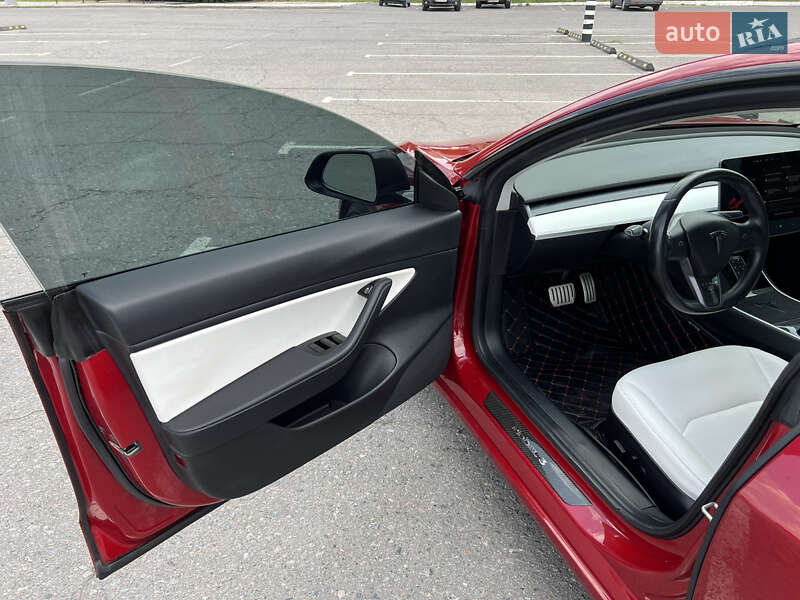 Седан Tesla Model 3 2019 в Києві