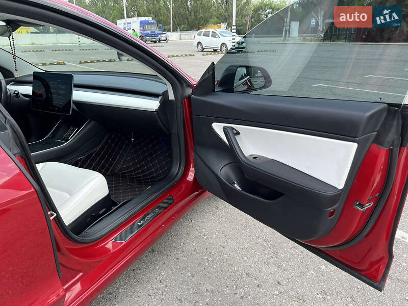 Седан Tesla Model 3 2019 в Києві