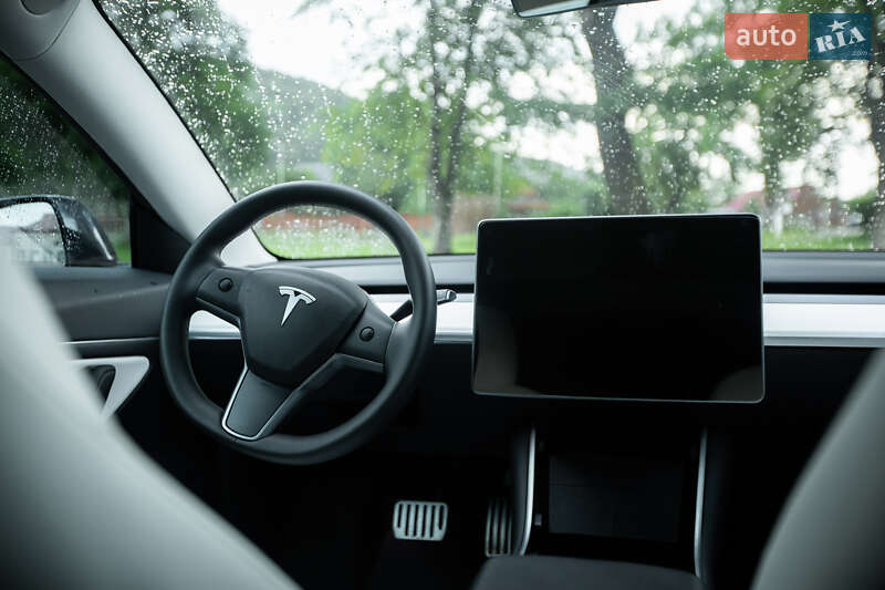 Седан Tesla Model 3 2020 в Яремче