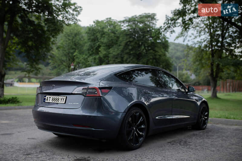 Седан Tesla Model 3 2020 в Яремче