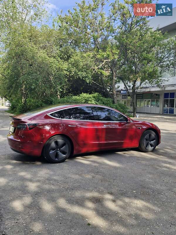 Седан Tesla Model 3 2019 в Дніпрі