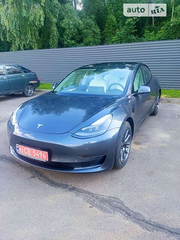 Седан Tesla Model 3 2022 в Луцке