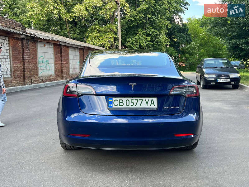 Седан Tesla Model 3 2022 в Чернігові