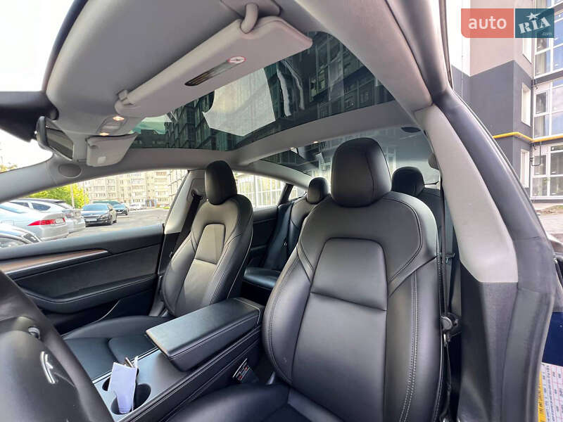 Седан Tesla Model 3 2022 в Чернігові