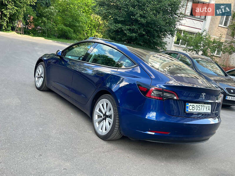 Седан Tesla Model 3 2022 в Чернігові