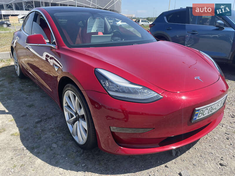 Седан Tesla Model 3 2019 в Львові
