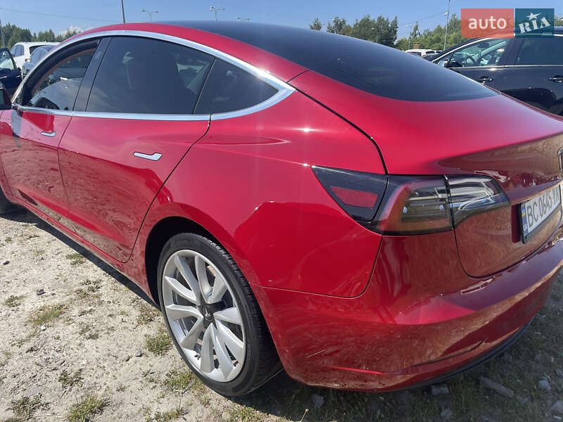 Седан Tesla Model 3 2019 в Львові