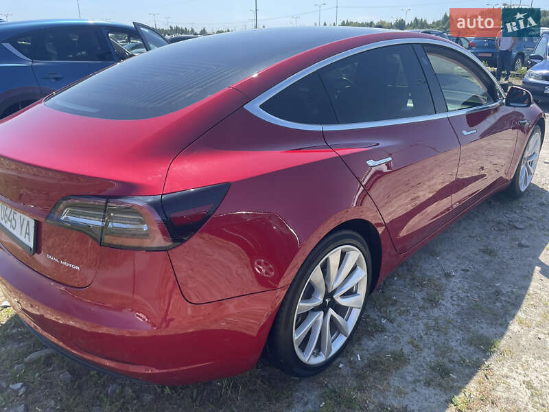 Седан Tesla Model 3 2019 в Львові