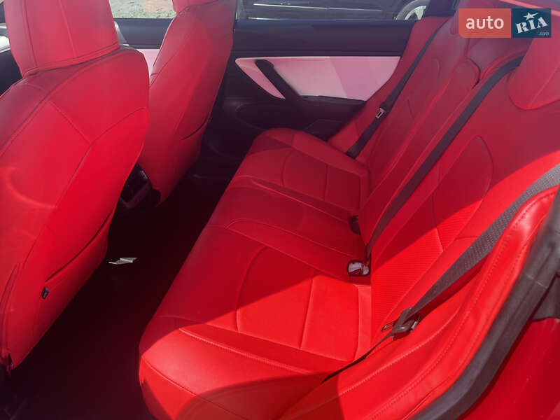 Седан Tesla Model 3 2019 в Львові