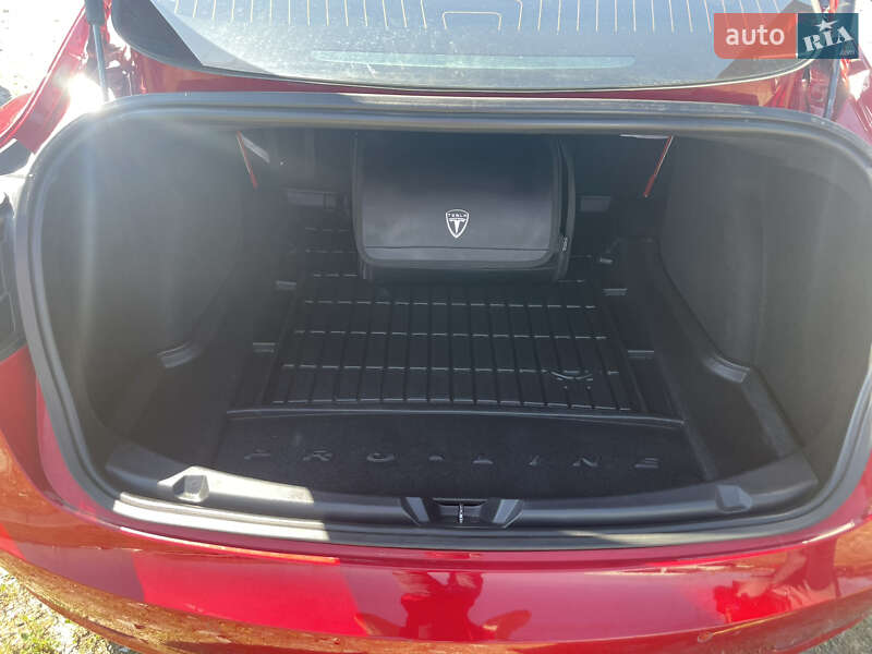 Седан Tesla Model 3 2019 в Львові