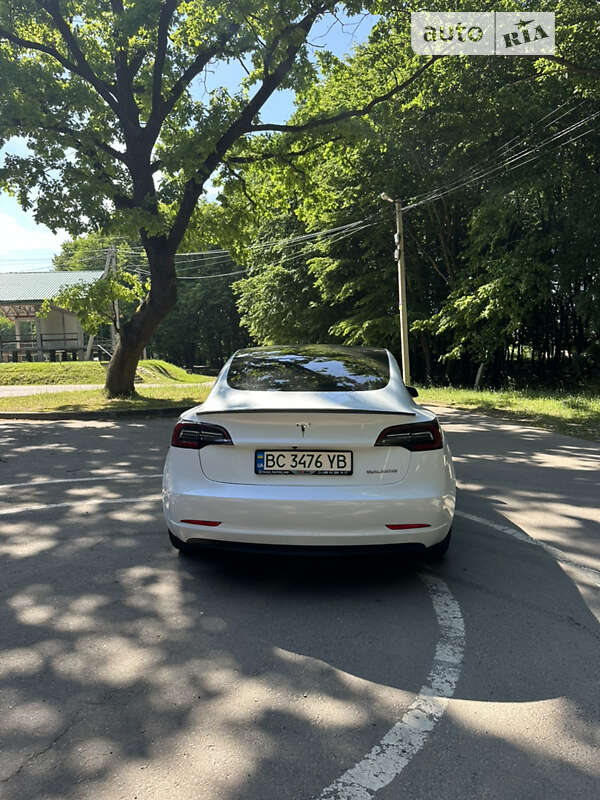 Седан Tesla Model 3 2018 в Львове