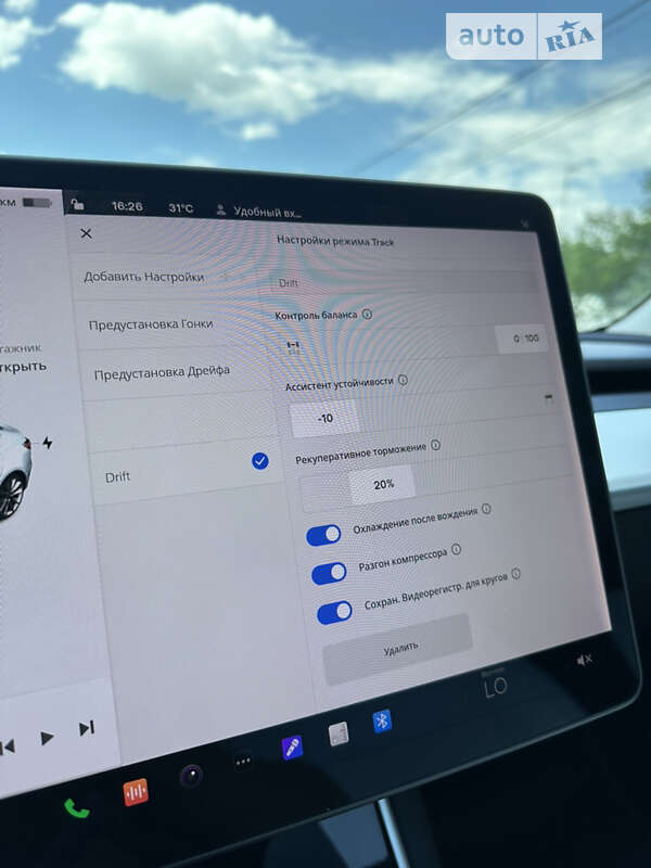 Седан Tesla Model 3 2018 в Львове