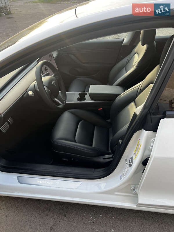 Седан Tesla Model 3 2019 в Луцке